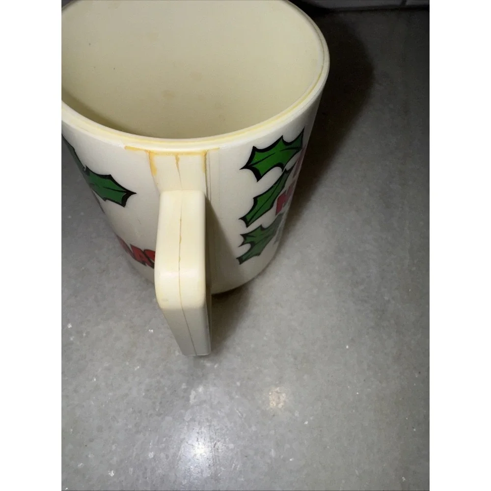 Set Of 2 Vintage Melamine SANTA CLAUS Merry Christmas HoHoHo CUP DEKA INC OLA005